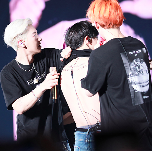 เสื้อยืด เสื้อแฟชั่นไอดอล เสื้อคอน #EXO PLANET#5 สีดำ (ระบุ ไซส์ ที่หมายเหตุ)