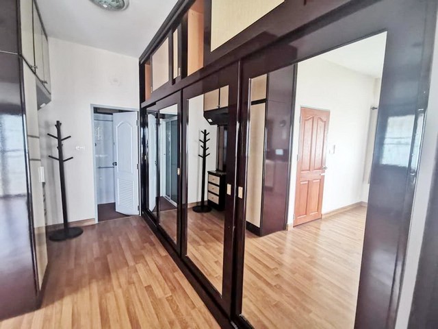 ให้เช่าทาวน์เฮ้าส์ หมู่บ้านรสริน ซอยโกสุมรวมใจ40 ขนาด 29 ตรว.พิเศษแอร์ 5 ตัว เฟอร์ Built in