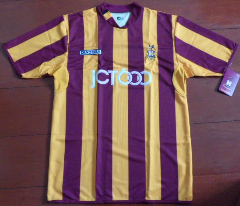 เสื้อฟุตบอล ทีมสโมสรแบร๊ดฟอร์ด ซิตี้ ชุดเหย้า 2004/05 ใหม่ M-Size / BRADFORD CITY Football Shirt Home Kit 2004/05 Jersey NEW M-Size