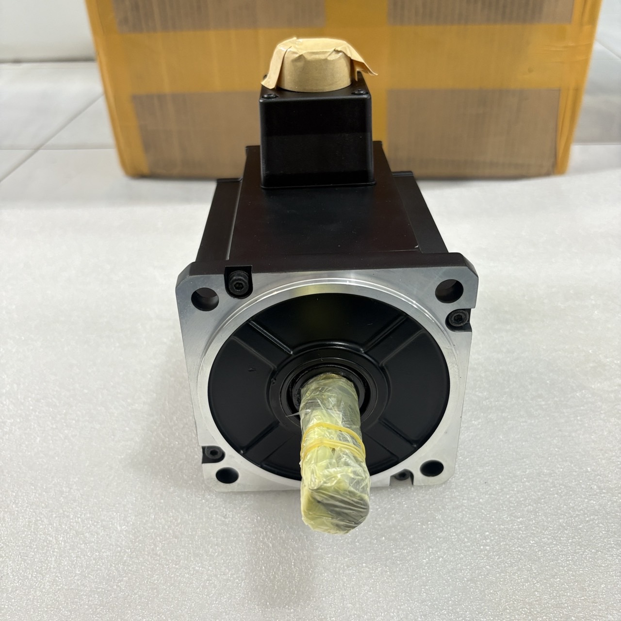 R88M-KE2K030H-S2 SERVO MOTOR " OMRON "