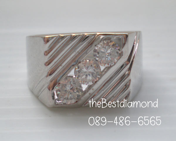BR816RD+แหวนชายเพชรCZ 3 เม็ด++ แบบยอดนิยม อยู่ได้นานไม่ล้าสมัย เพชรไม่ใหญ่ สำหรับหนุ่มๆที่ต้องการความเรียบๆแต่ดูดีมีระดับ ไม่เวอร์ ใส่ติดนิ้วได้เลยค่ะ