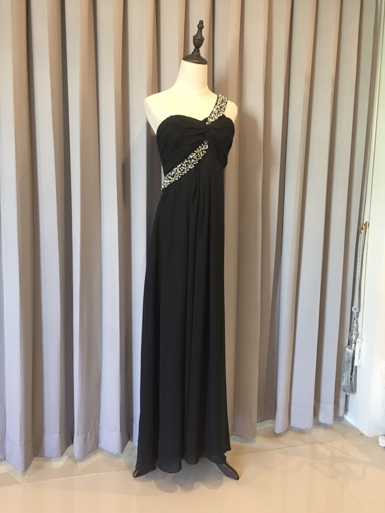 พร้อมเช่า ชุดราตรียาว เกาะอก ไหล่เดียว สีขาว อกจับจีบ Sweet Heart คาดแถบเลื่อมสวยเก๋