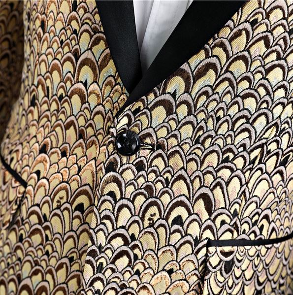 พร้อมเช่า ชุดสูท เสื้อสูทชาย สีทอง ปกทักซิโด้ ทอลาย3มิติ กับกางเกงสีดำ