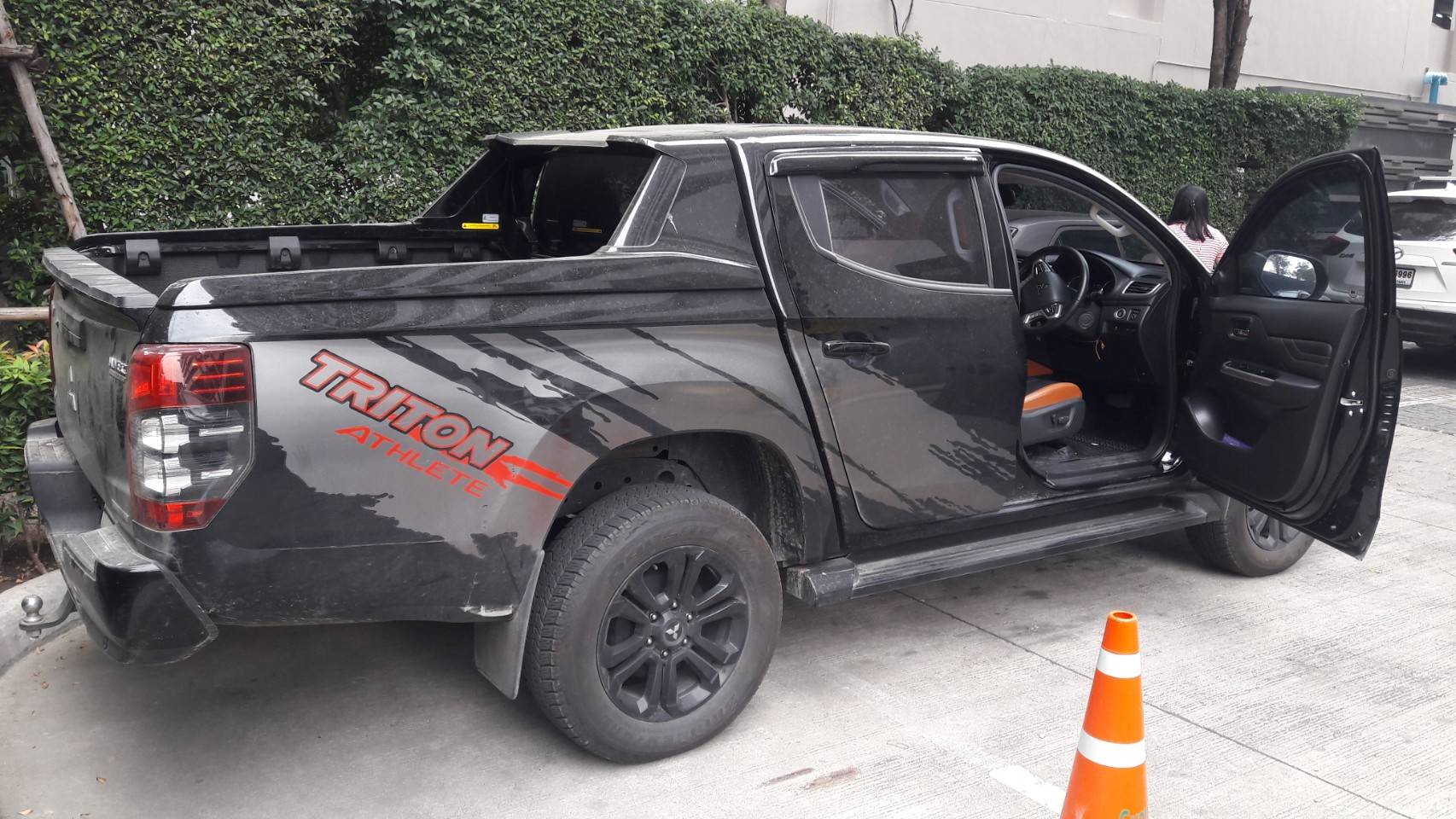 พรมรถยนต์ Mitsubishi Triton 4 ประตู 2016-2021 ปูพรม8D สีดำ