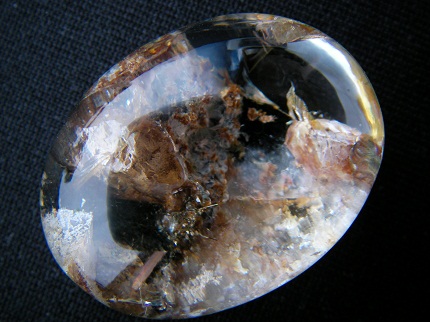 QU0014 แก้วเข้าแก้ว ปวกสามกษัตริย์ บ่อกำเนิดเกิดแก้วขนเหล็กภายใน ก้นแก้วเปิดให้เห็นแก้วแทงขึ้นเข้าเนื้อแก้วด้านบน ขนาด 22.07x28.42x13.21mm นน. 57.2.