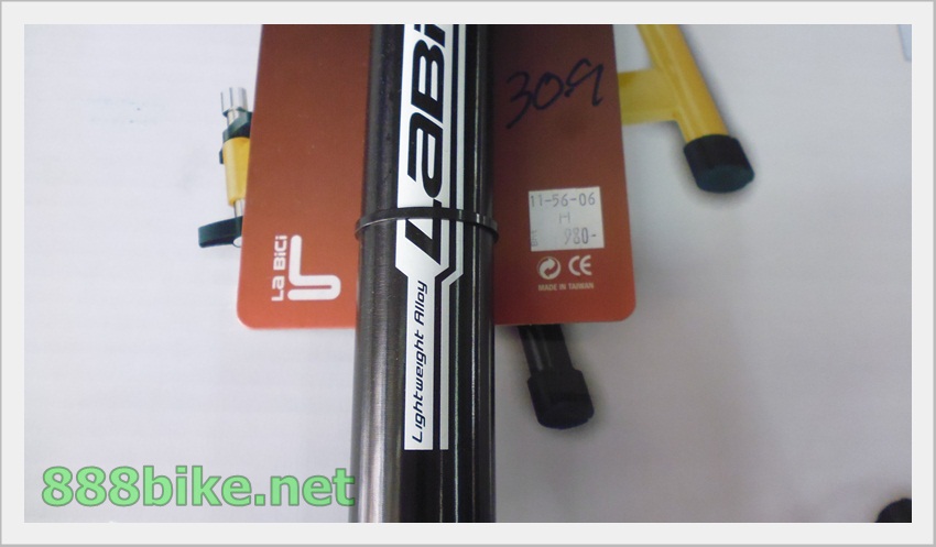 LABICI หลักอาน LA BICI LB-37 ดำขาว แดง ขนาด 27.2,30.9ม31.6