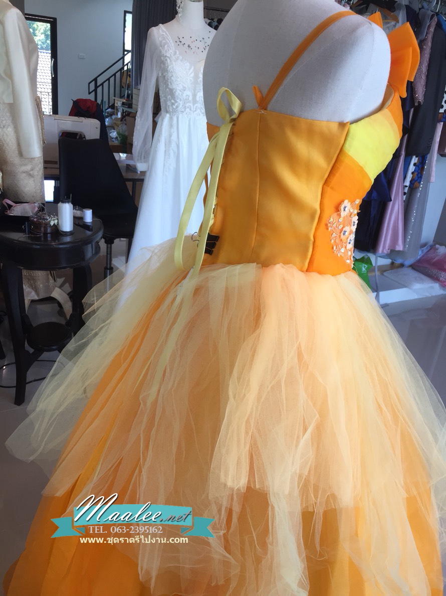 พร้อมเช่า ชุดแฟนซี ชุดราตรี ไหล่เดียว สีส้มแต่งระบายสีเหลือง น่ารัก แต่งโบว์เพิ่มความหวาน