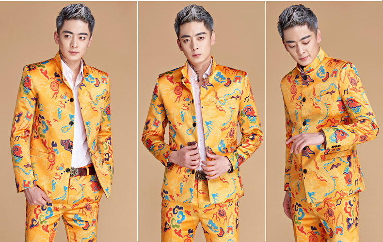 พร้อมเช่า ชุดสูทจีนชาย สีเหลืองทอง พิมพ์ลายกราฟฟิก สไตล์จีน *ไม่มีเสื้อกั๊ก*