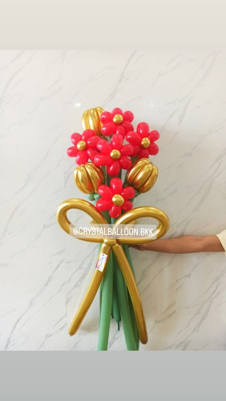 สั่ง Flower Balloon Medium Bouquet ช่อ 8 ดอก พร้อมตกแต่ง สามารถเปลี่ยนสีลูกโป่งได้