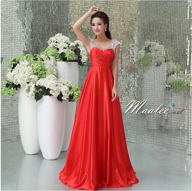 พร้อมส่ง ชุดราตรียาว สีแดง ผ้าซาตินมันเงา สวยหรู ประดับคริสตัลช่วงบนอกจับจีบ ชายกระโปรงยาว