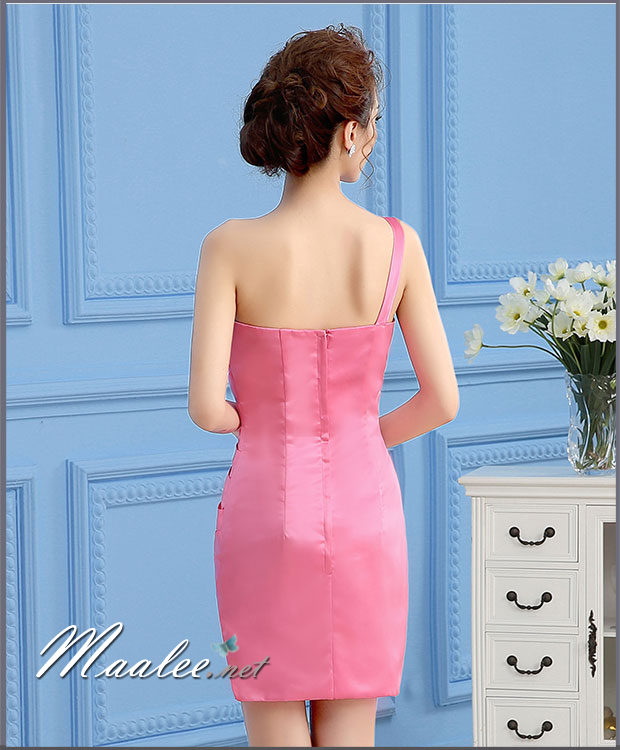 พร้อมเช่า ชุดราตรีสั้น เกาะอก ไหล่เดียว สีชมพู ผ้าซาตินเข้ารูป ปักเลื่อมสวยหรู