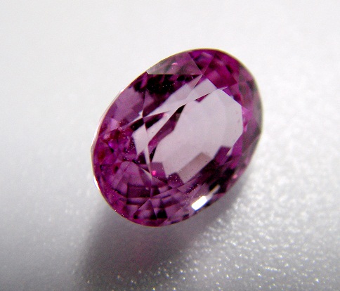 พิ้งซัฟฟาย(Pink Sapphire) ธรรมชาติ100% ความสะอาด VS2 ขนาด6.23x8.33x4.85 mm. น้ำหนัก 2.27 ct. เซอร์ BGL