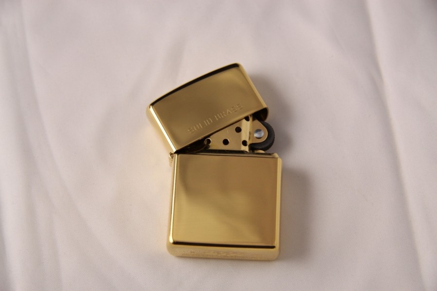 ไฟแช็ค Zippo แท้ สีทองอร่าม สลัก Solid Brass " Zippo 254 Regular High Polished Brass" แท้นำเข้า 100%