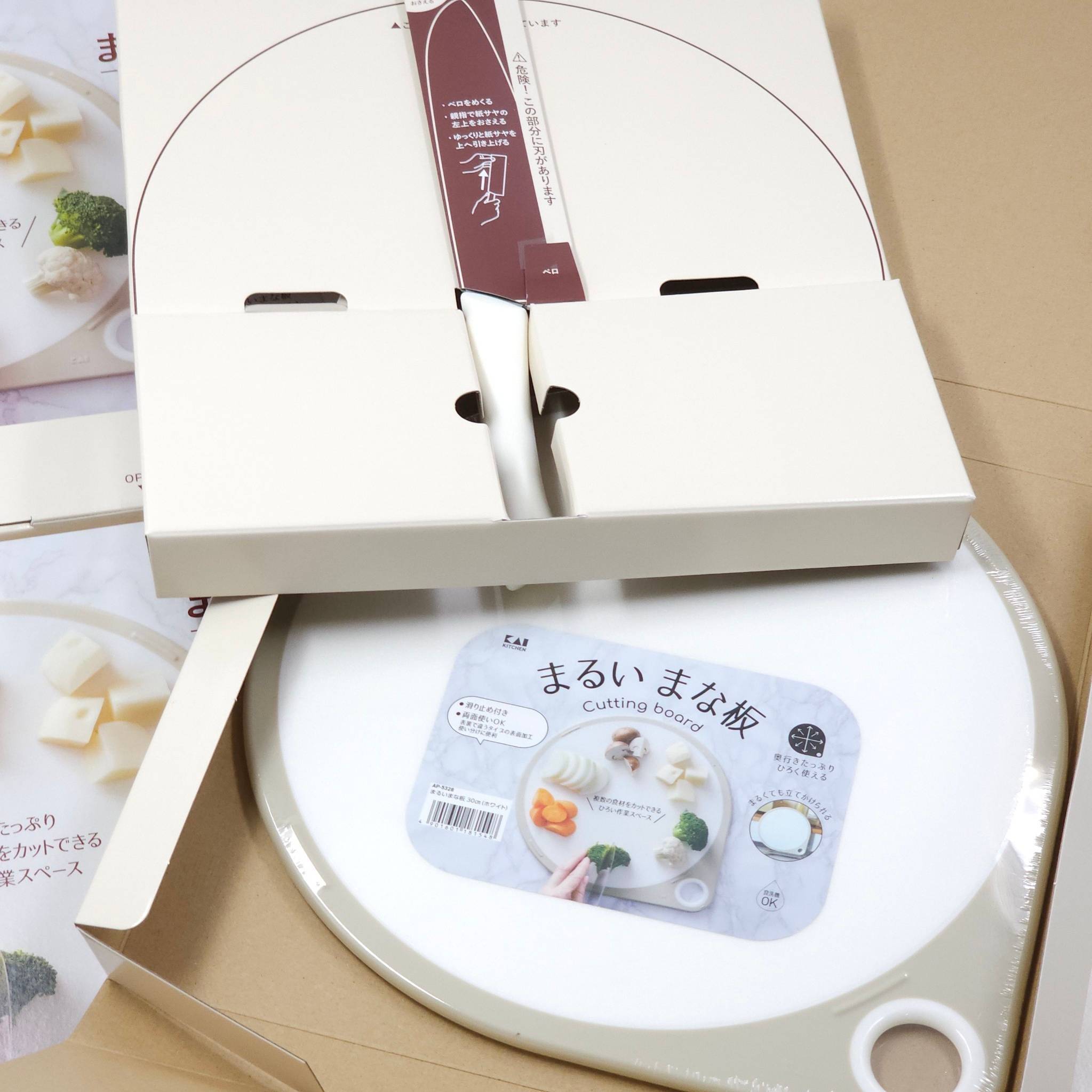 KAI SEKIMAGOROKU เซ็ตมีดพร้อมเขียง (มีด Santoku 15 ซม. + เขียง 30 ซม.)