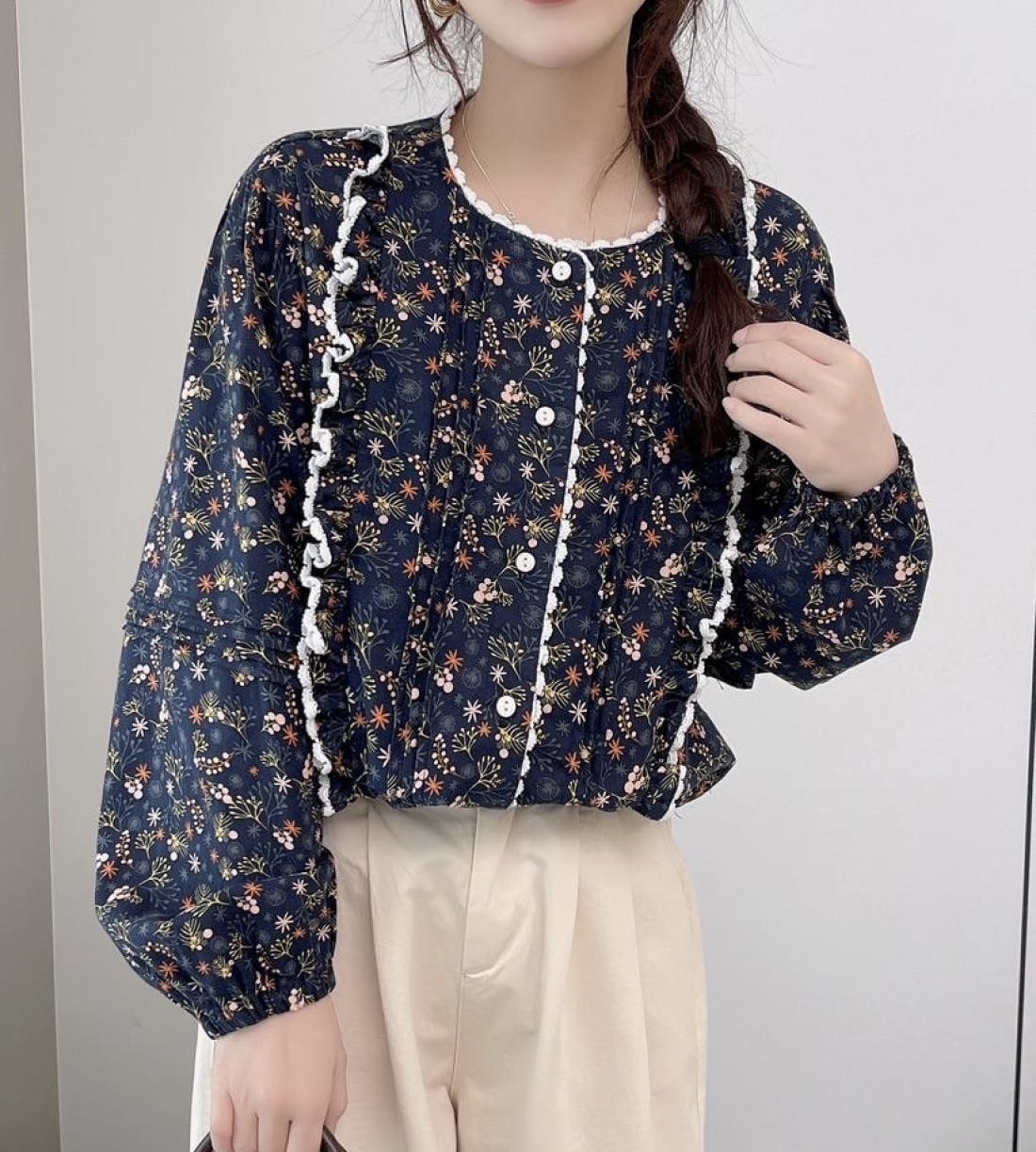 เสื้อผ้าฝ้ายลายดอกไม้แต่งระบาย