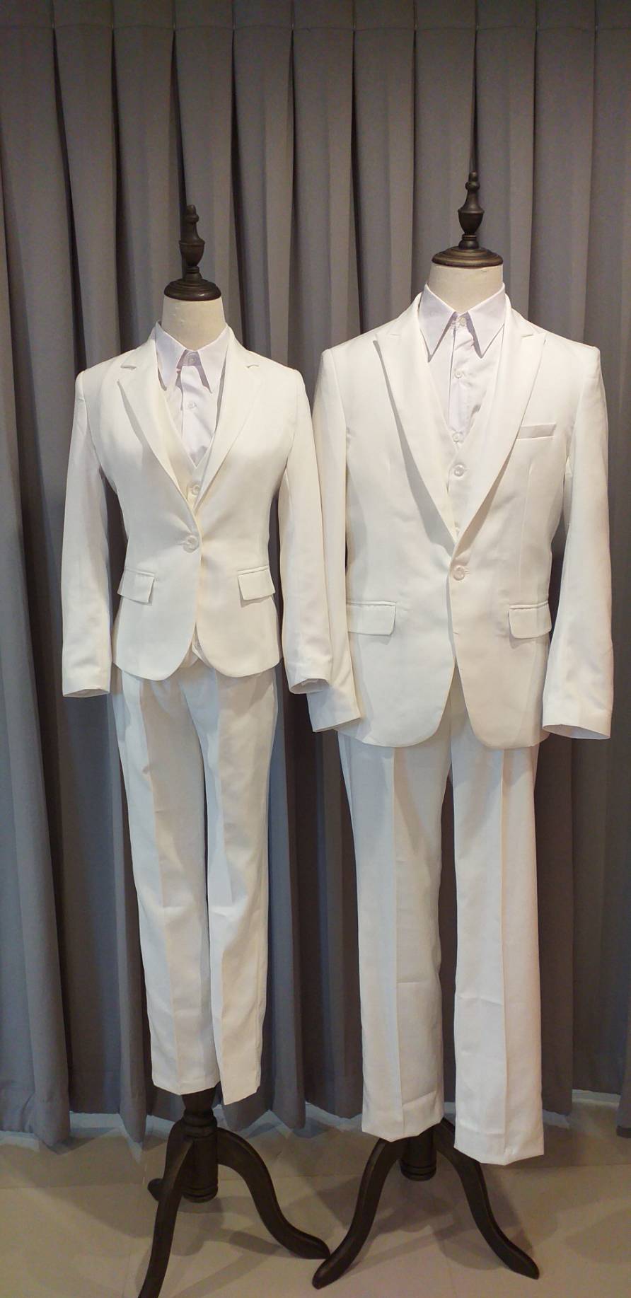 พร้อมเช่า สูทหญิง สูทสีขาว ทรงสลิม เข้ารูป