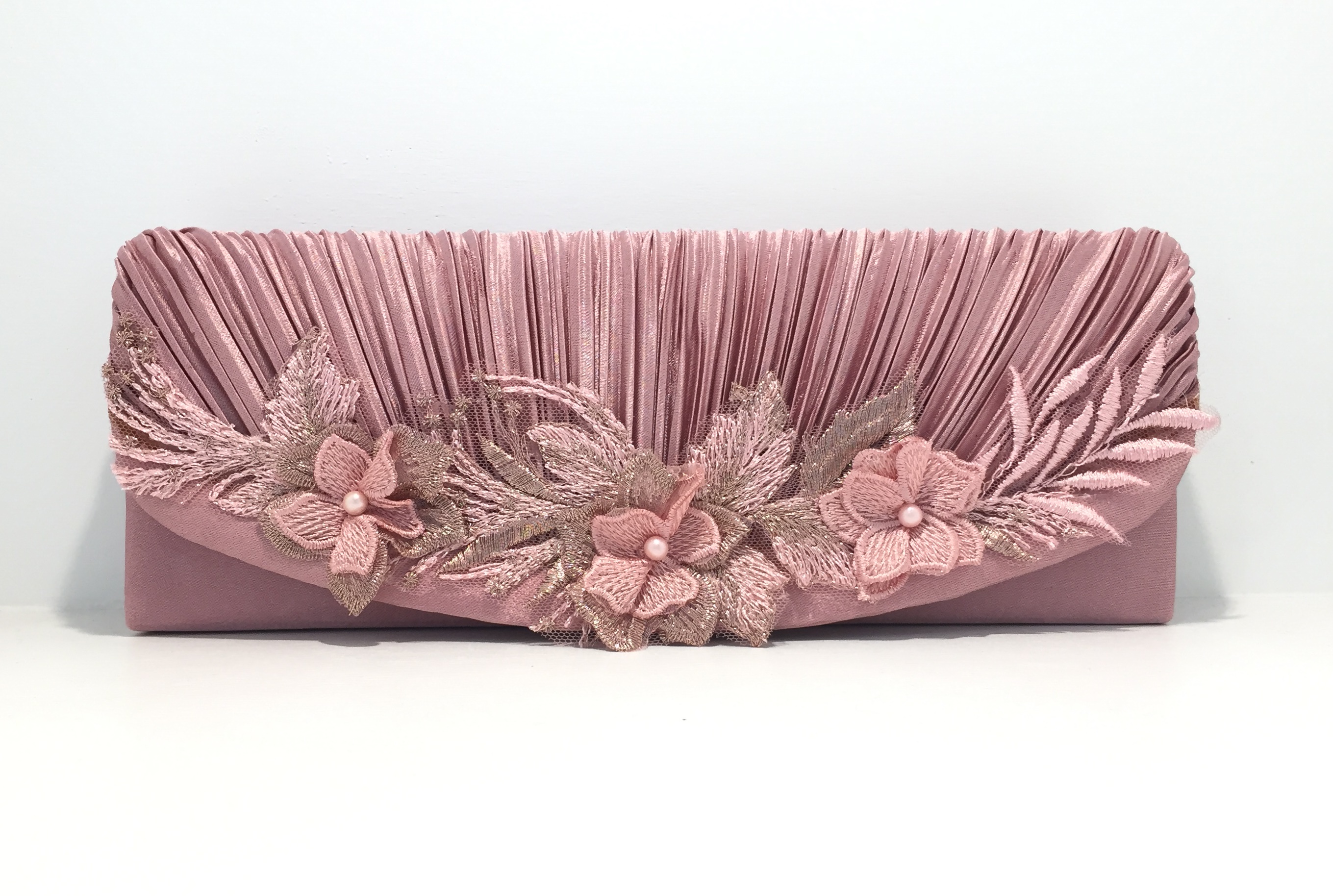 พร้อมส่ง Evening Clutch กระเป๋าออกงาน สีชมพู แต่งดอกไม้