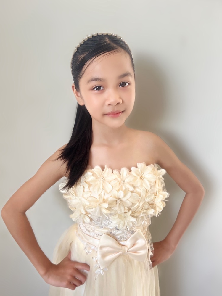 พร้อมเช่า ชุดราตรีสั้น เกาะอก แต่งดอกช่วงอก ผ้าตาข่ายปักเลื่อม แต่งโบว์คริสตัลช่วงเอว สีครีม Champagne