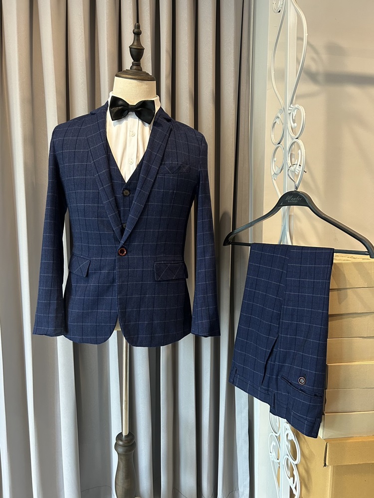 พร้อมเช่า ชุดสูทชาย สีน้ำเงิน ลายตาราง ทรงเข้ารูป สไตล์เกาหลี พร้อมเสื้อกั๊ก