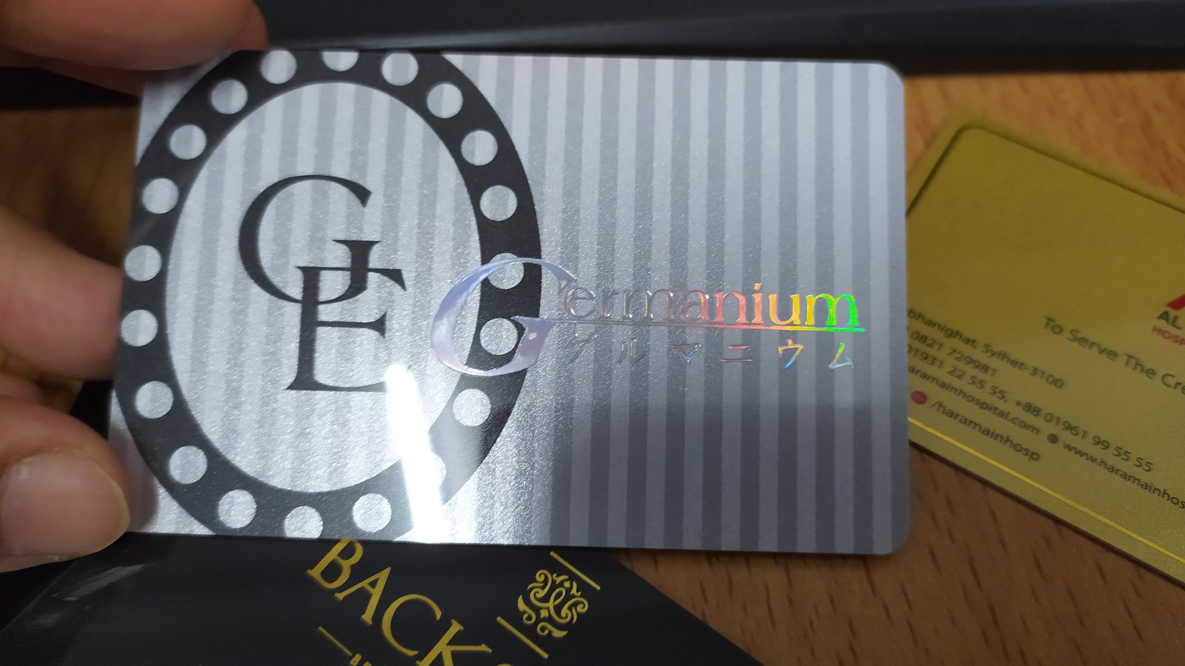 รับทำการ์ดปั๊มฟอยล์โฮโลแกรม ประกายรุ้งวาววับ