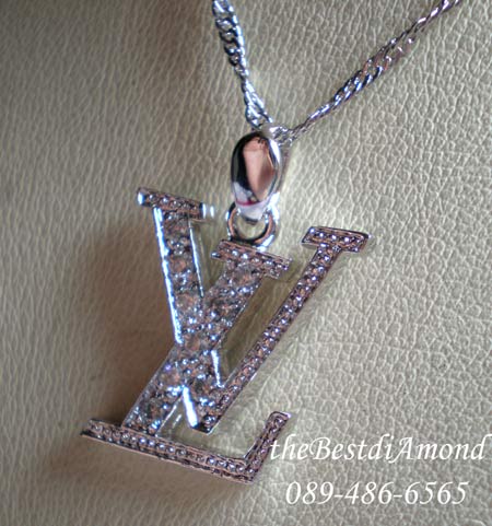 BP407RD+++จี้ L V+++ สัญลักษณ์สุดฮิต ไฮโซมากๆๆๆ จี้หลุยวิตตองส์ ทันสมัย หรูหรา สาวๆที่ชอบแบรนด์นี้คงไม่พลาดนะคะ งานสวยมากๆๆ