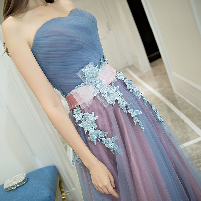 พร้อมเช่า ชุดราตรียาว แบบไหล่ปาด สีเทา-ชมพู Two Tone สไตล์เจ้าหญิง สวยหวานน่ารักมาก เนื้อผ้าตาข่าย แต่งโบว์และลูกไม้ช่วงเอว (เชือกผูกหลัง)