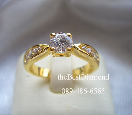 BR405+++แหวนชู 30 สต พร้อมบ่าข้างแบบปีกนก++ เรียบๆ แต่หรูหรา อยู่ได้นานไม่มีout เหมือนจริงสุดๆๆเพชรแวววาวมาก ใส่แล้วขับให้นิ้วเรียวสุด ไม่ควรพลาดนะคะ