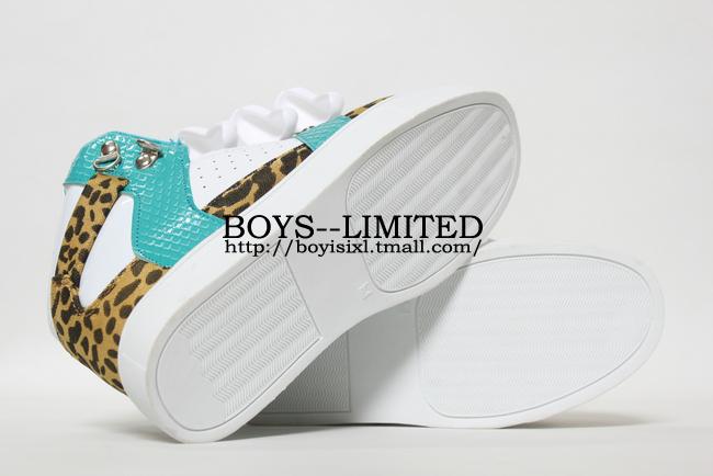 [พร้อมส่ง] รองเท้าผ้าใบติดกระดูก