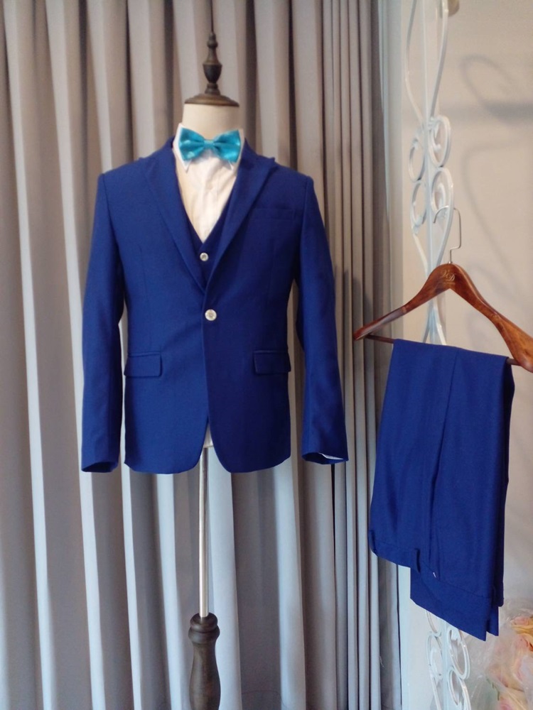 พร้อมเช่า ชุดสูทชาย สีน้ำเงิน กระดุมขาว (มีเสื้อกั๊ก)