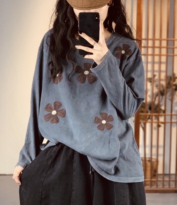 เสื้อยืดลายปักดอกไม้