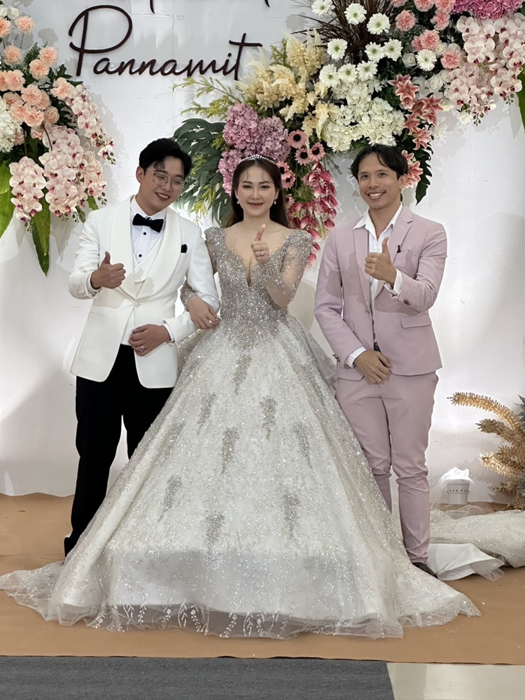 พร้อมเช่า ชุดสูทชาย สีชมพูพาสเทล Pastel Pink ทรงเข้ารูป สไตล์เกาหลี (ไม่มีเสื้อกั๊ก)