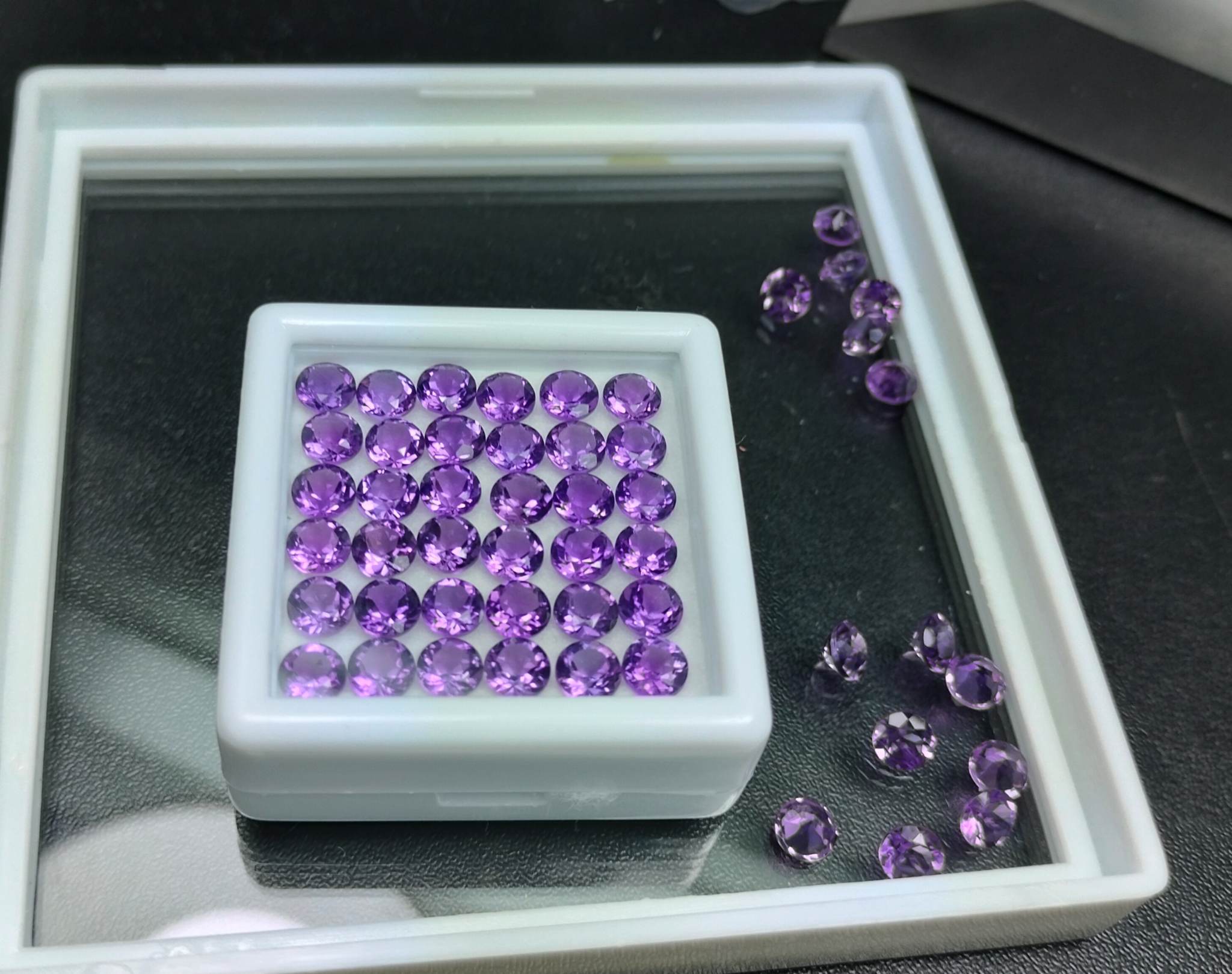 พลอยอะเมทิสต์ 23.12 กะรัต 50 ชิ้น 5 มิล