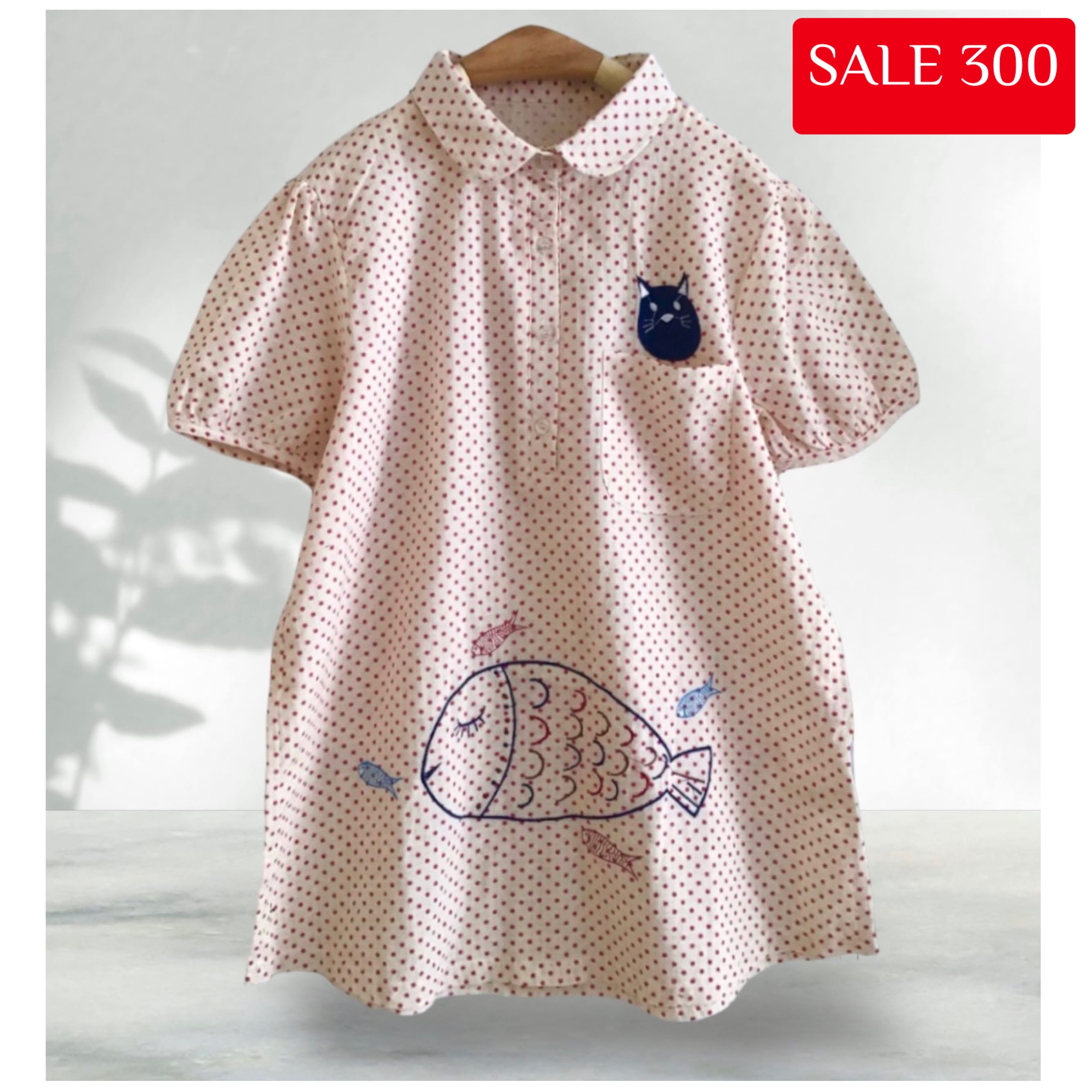 เสื้อผ้าฝ้ายคอบัวลายจุดปักลายแมว~ปลา