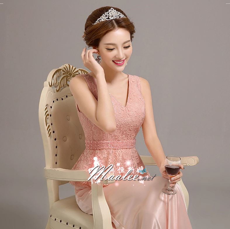 พร้อมเช่า ชุดราตรียาว แขนกุด ลูกไม้แต่งเลื่อม คาดเอวแผงลูกปัด สีชมพู