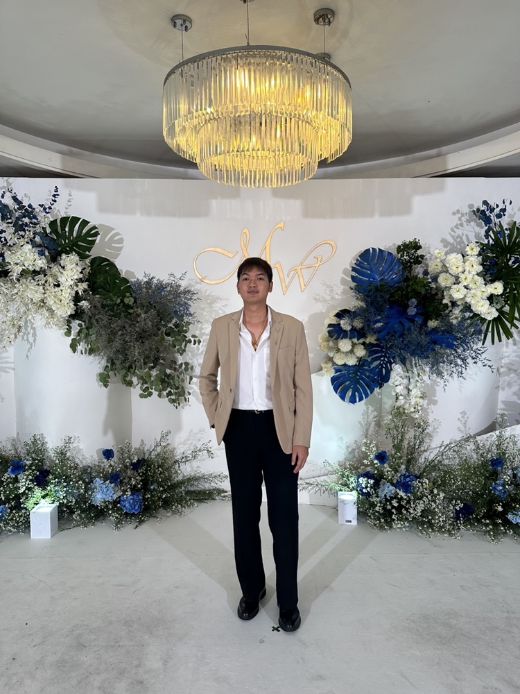 พร้อมเช่า สูทชาย สีกากี สไตล์เกาหลี พร้อมเสื้อกั๊ก