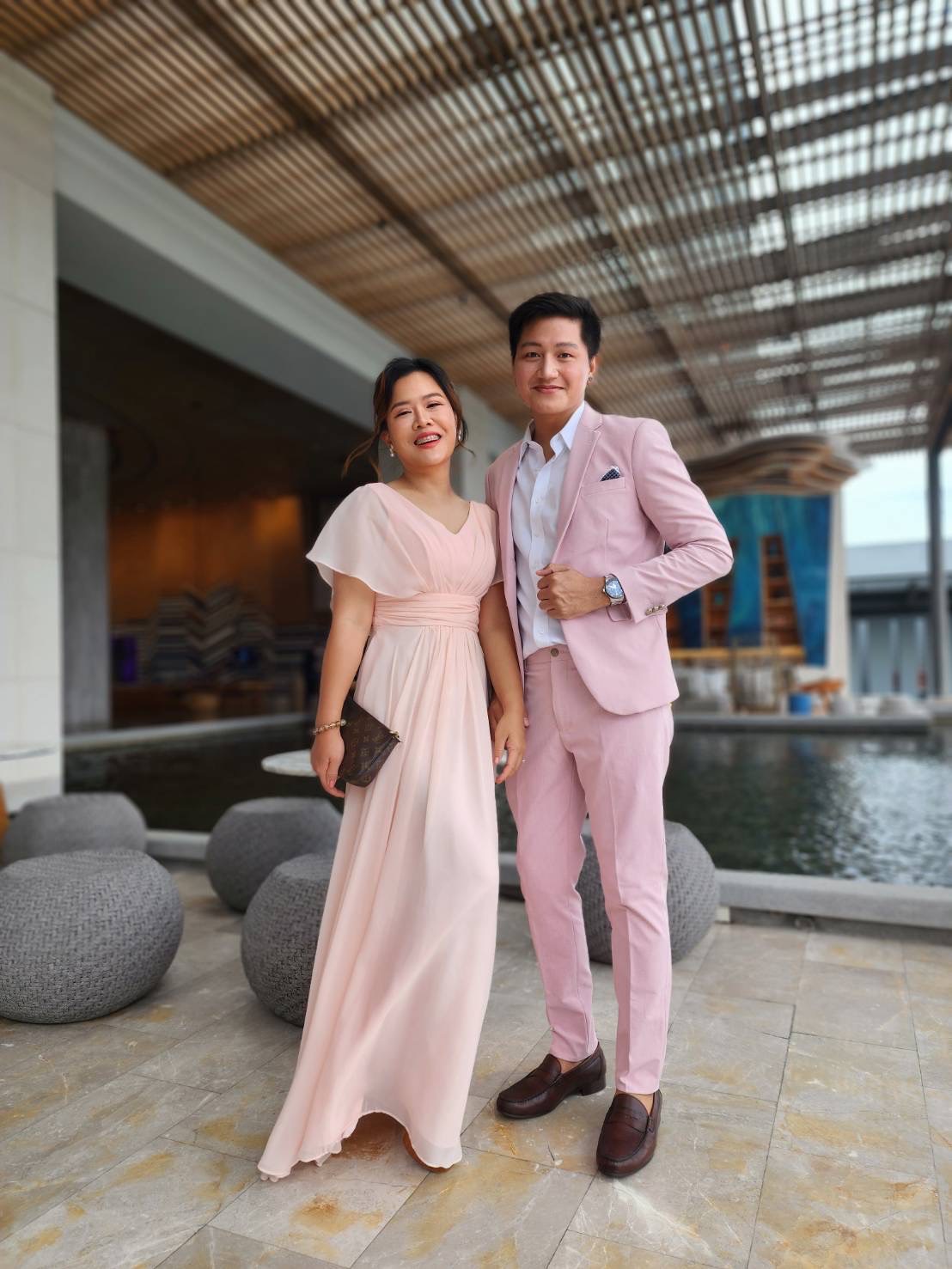 พร้อมเช่า ชุดสูทชาย สีชมพูพาสเทล Pastel Pink ทรงเข้ารูป สไตล์เกาหลี (ไม่มีเสื้อกั๊ก)