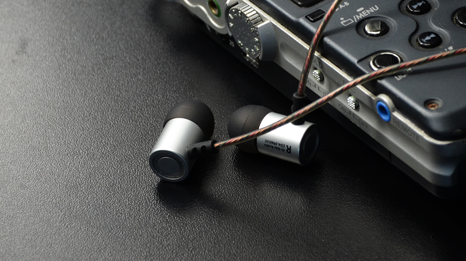 ขาย KZ ED4 หูฟังเสียงใส เบสหนัก สายถัก LC-OFC 56 Core