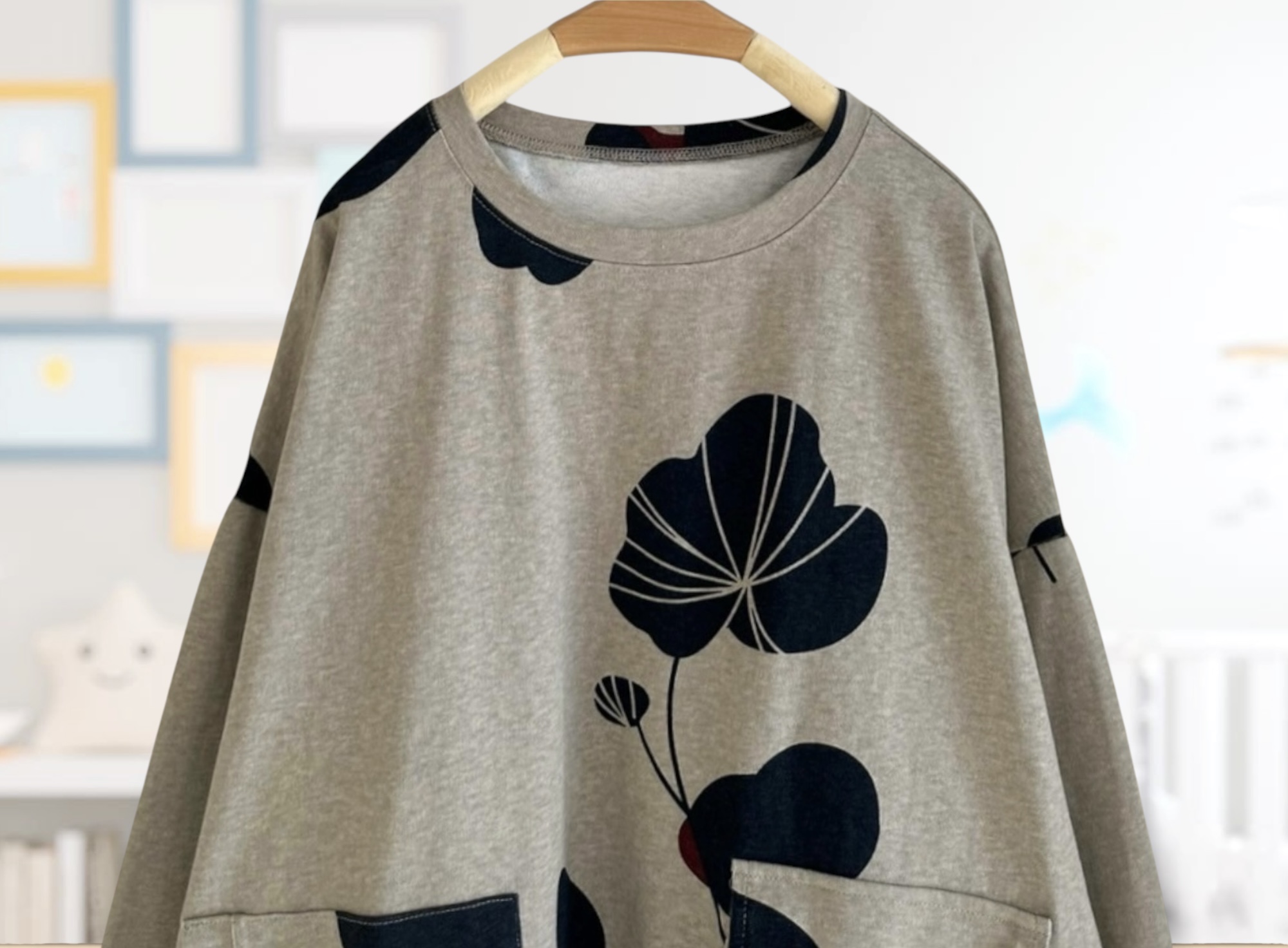 เสื้อยืดลายพิมพ์แต่งกระเป๋า