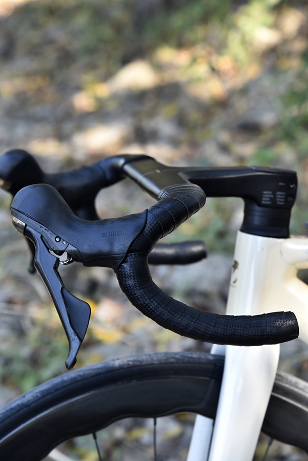 แฮนด์เสือหมอบคาร์บอน อินทิเกรตรุ่น FURRY จากแบรนด์ VISP BUILDER Road Bike Handlebar Integrated มีช่องสำหรับรองรับระบบ Di2 NEW2024