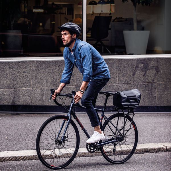 กระเป๋าใส่จักรยาน ORTLIEB TRUNK-BAG RC RACK-LOCK 12L สีดำและสีแดง