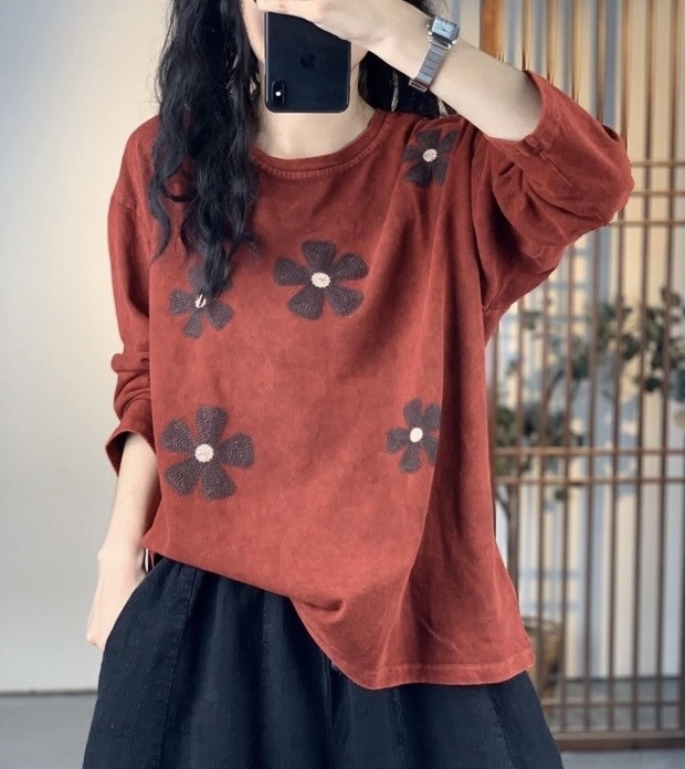 เสื้อยืดลายปักดอกไม้