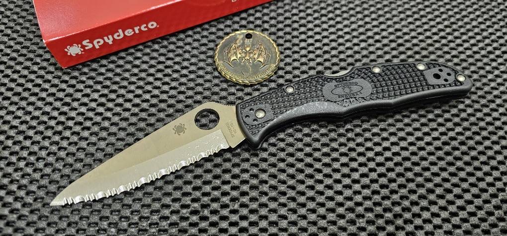 Spyderco Endura 4 Knife Black FRN Folder (3.75" Satin Full Serr)