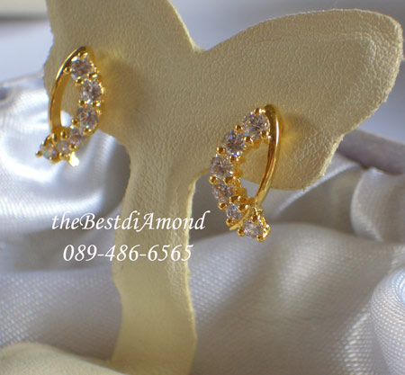 BE433+++ต่างหูเพชร แบบmodern+++แบบเก๋ไก๋ ทันสมัย ไม่เวอร์มาก ใส่ติดหูได้เลยค่ะ