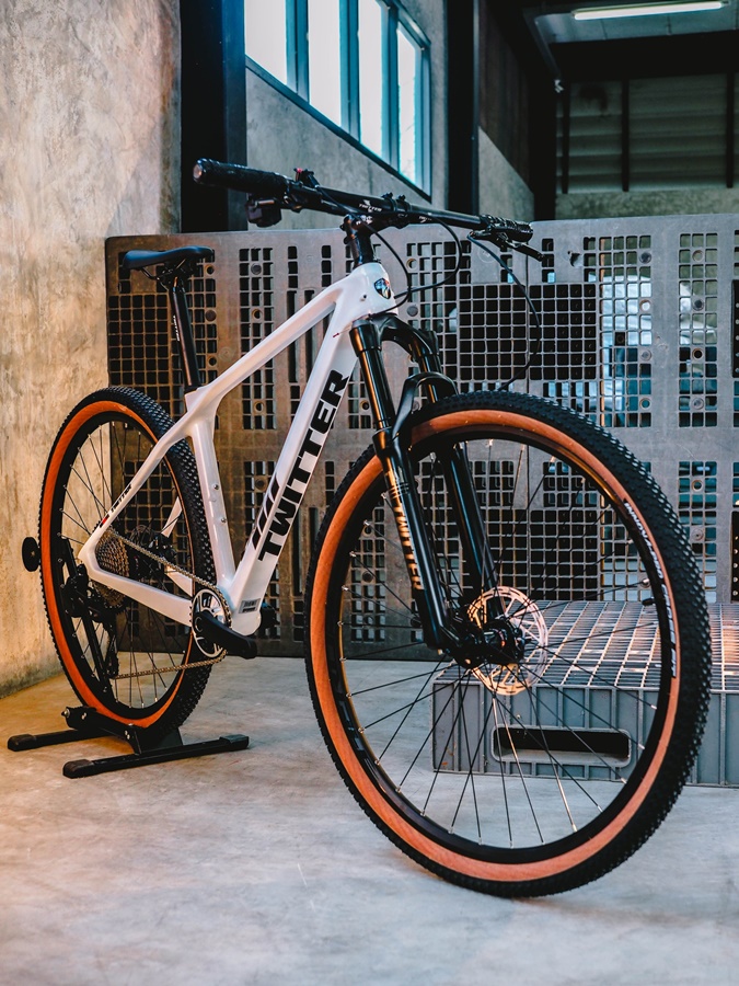 จักรยานเสือภูเขา TWITTER WARRIOR PRO OX 13 Sp เกียร์ไฟฟ้า EDS XO 13 sp เฟรม Full carbon เบรคดิสน้ำมัน Shimano MT200 NEW 2024