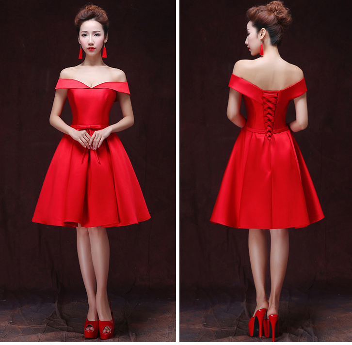 พร้อมเช่า ชุดราตรีสั้น แบบไหล่ปาด สไตล์วินเทจผ้าไหมดัชเชส กระโปรงทรงA แต่งโบว์ช่วงเอว (เชือกผูกหลัง) สีแดง