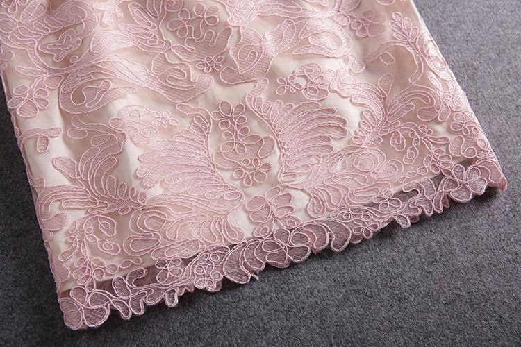 พร้อมเช่า ชุดเดรสสั้น/ชุดออกงาน สีชมพู เข้ารูปแขนยาว ตัดเย็บปราณีต ลูกไม้ทั้งชุด (ซิปหลัง)