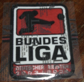 อาร์มสัญลักษณ์ฟุตบอล การแข่งขันฟุตบอลบุนเดสลีกา - BUNDESLIGA CHAMPIONS 'DEUTSCHER MEISTER' 2003/04 PLAYER SIZE ใหม่ / BUNDESLIGA National Football League PLAYER SIZE Football Patch/Badge - BUNDESLIGA CHAMPIONS 'DEUTSCHER MEISTER' 2003/