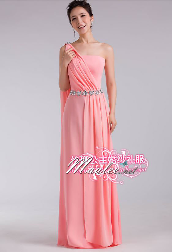 พร้อมเช่า ชุดราตรียาว ไหล่เดียว สีโอรส จับเตรปสไตล์กรีก คาดคริสตัลช่วงเอว