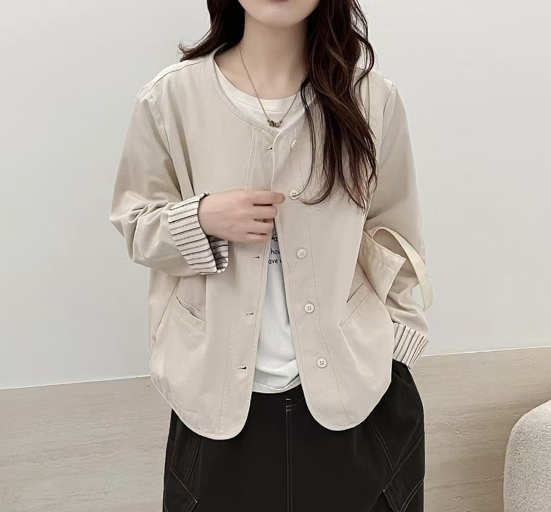 เสื้อคลุมแต่งกระเป๋าทรงเรียบสไตล์มินิมอล