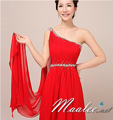 พร้อมเช่า ชุดราตรียาว ไหล่เฉียง สีแดง ปักเลื่อมหน้าอก ทิ้งระบายด้านหลัง